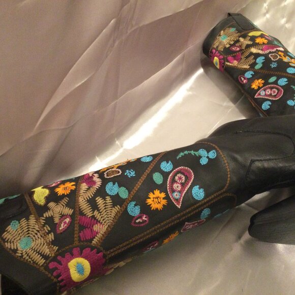 LEATHER COWGIRL BOOTS  WITH COLORFUL EMBROIDERY 7.5 - Picture 3 of 9
